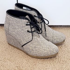 EUC TOMS Black / Gold Metallic Wedge Booties